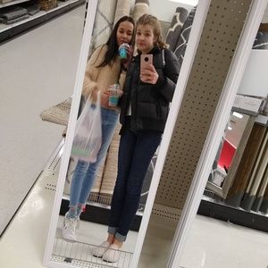 Meet your Poshers, Arica and Molly